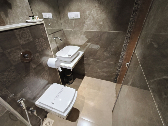 Bathroom 3, hotel pearl residency, Thane