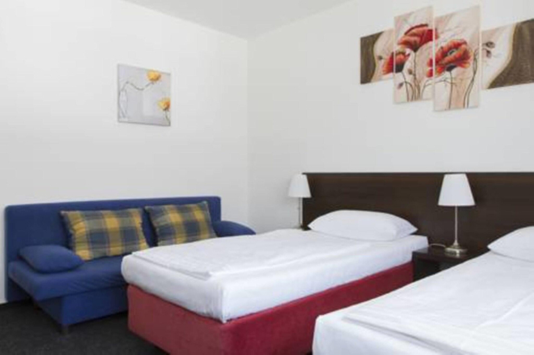 Bedroom 3, Aparthotel Vega, Berlin