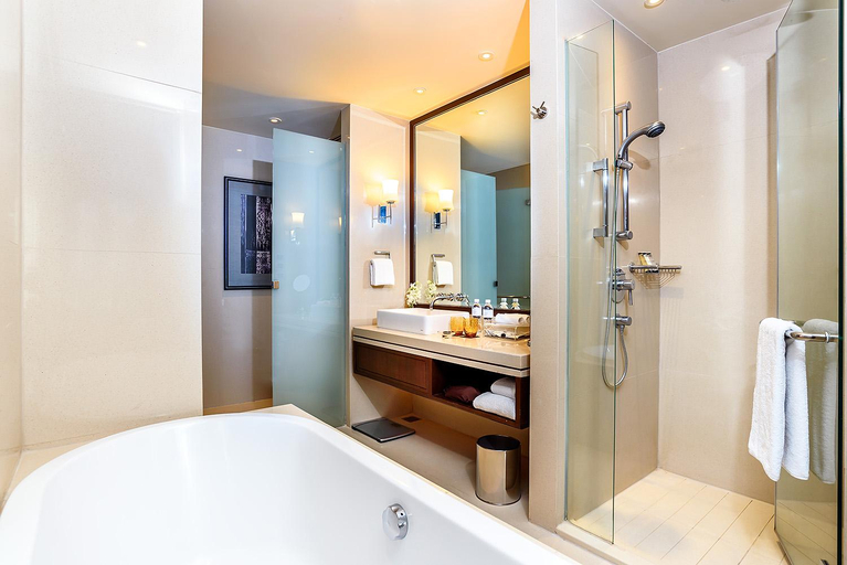 Bathroom 16