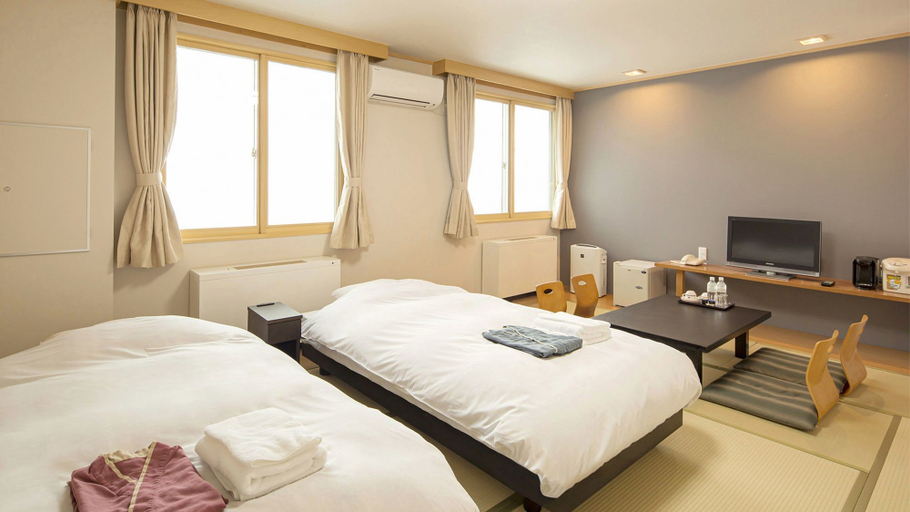 Bedroom, Kitamura Onsen Hotel, Iwamizawa