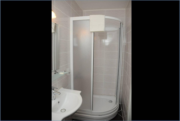 Bathroom 4, Kuk Hotel, Bakırköy