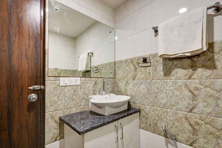 Bathroom 4, Mauryan Signature hotel with Airport View, Delhi