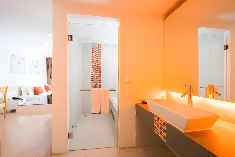 Bathroom 26