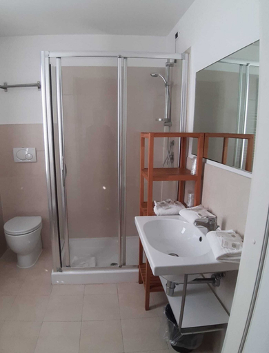 Bathroom 4, Hotel Aniene, Rome