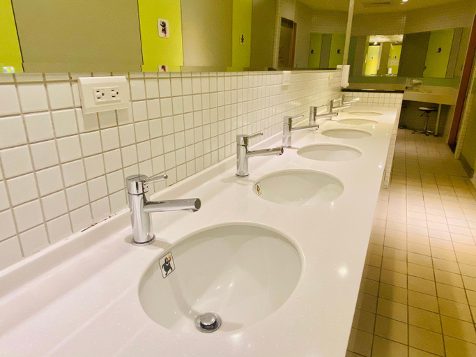 Bathroom 4, Hey Bear Capsule Hotel (Xinbei Taipei Bridge Metro Station), New Taipei City