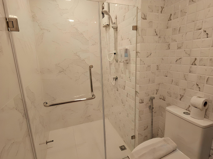 Bathroom 17