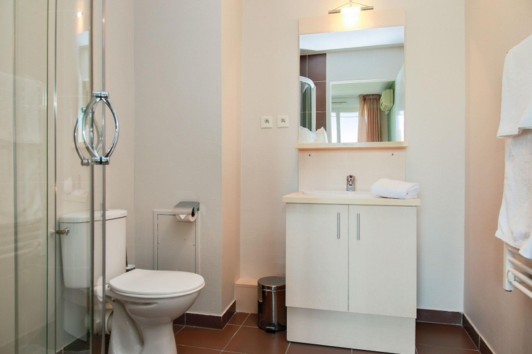 Bathroom 4, Appart'City Confort Toulouse Purpan, Haute-Garonne