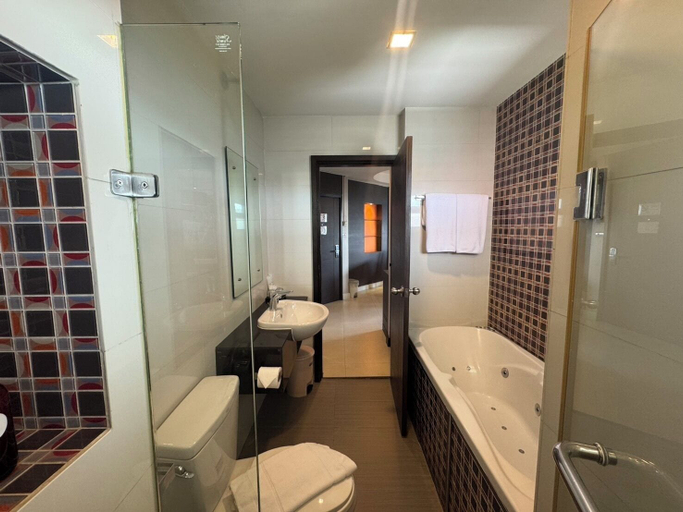 Bathroom 5, Palette Bella B All Suites Bangkok Hotel, Khlong San