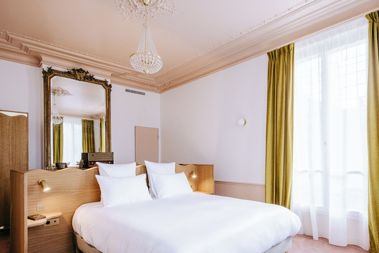 Bedroom 3, Le Charmant, Seine-Saint-Denis