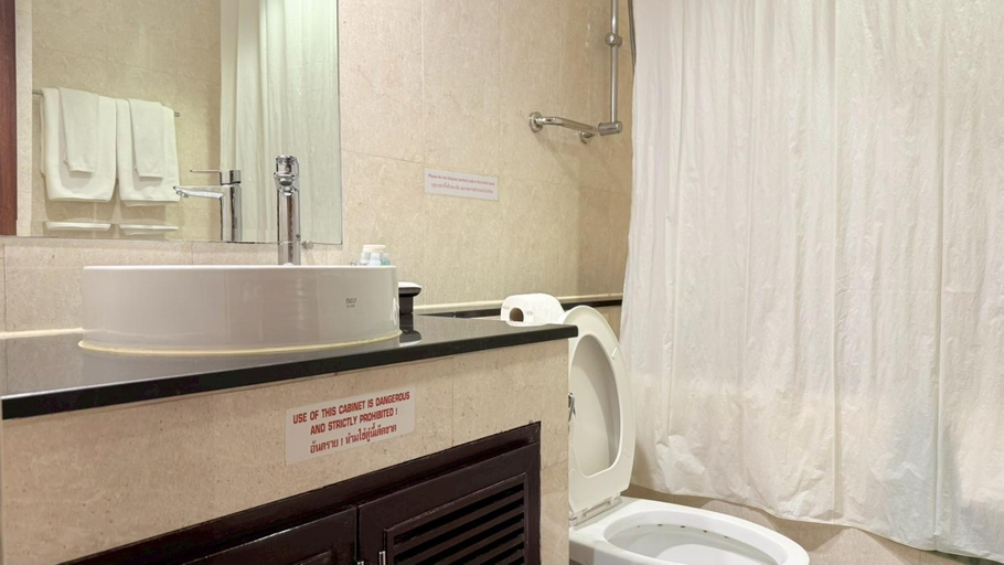 Bathroom 9