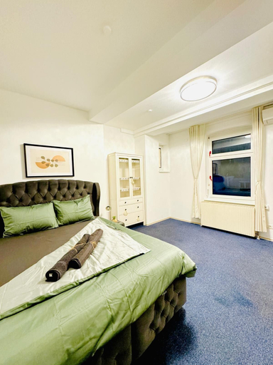 Bedroom 2, Spacious 7BR Apartment Prime Location, Wien