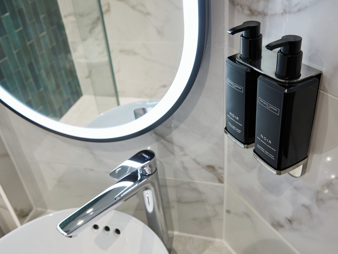 Bathroom 4, Leonardo Royal Hotel Glasgow, Glasgow