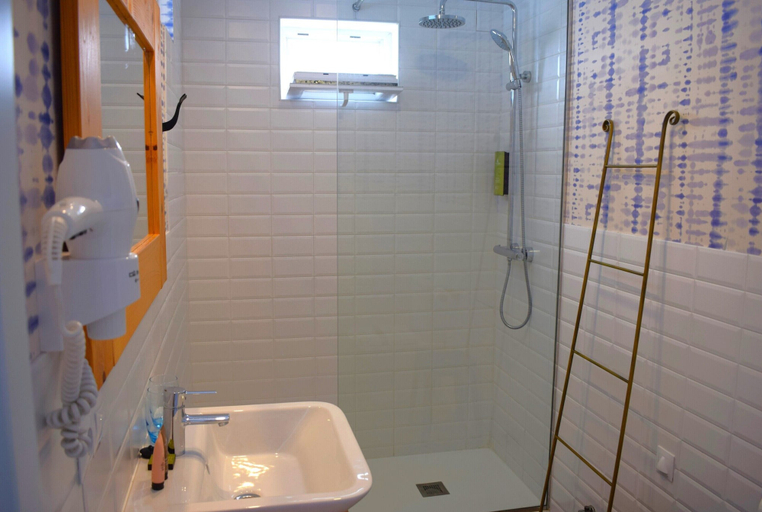 Bathroom 3, La Surferia, Cantabria