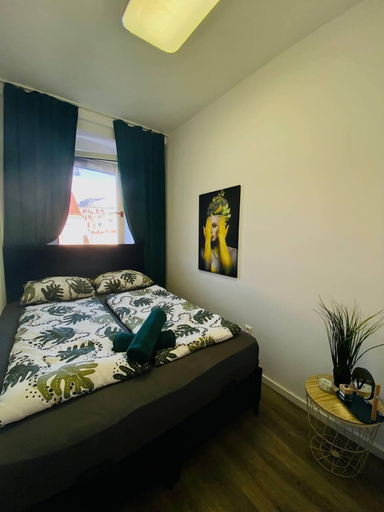 Bedroom 2, 7BR Apt for 15P Near Schönbrunn, Wien