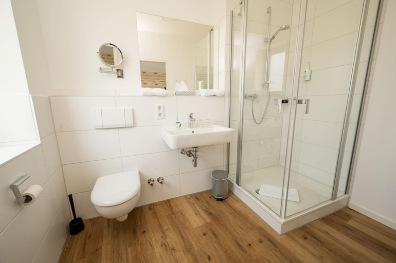 Bathroom 3, Hotel Neumaier, Wesel