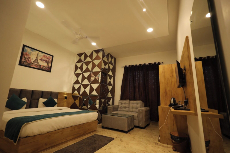 Bedroom 4, RADHA BIHARI NIKUNJ INN & RESTAURANT, Mathura