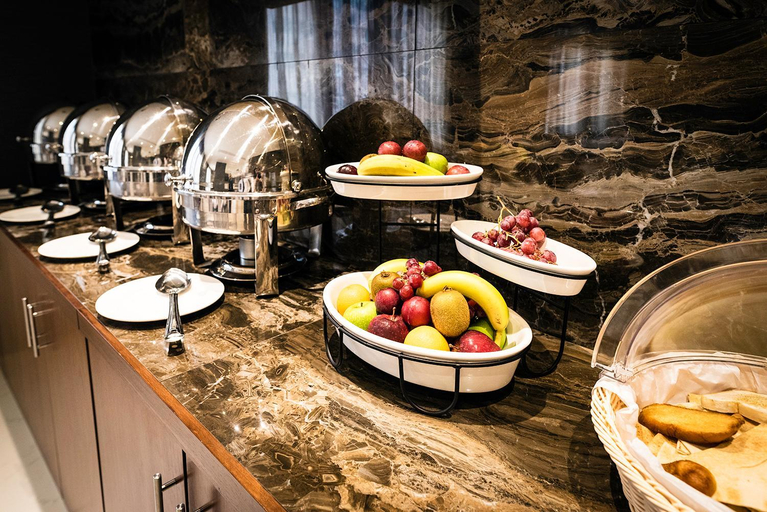 Food & Drinks 4, Emirates Plaza Hotel, Abu Dhabi City