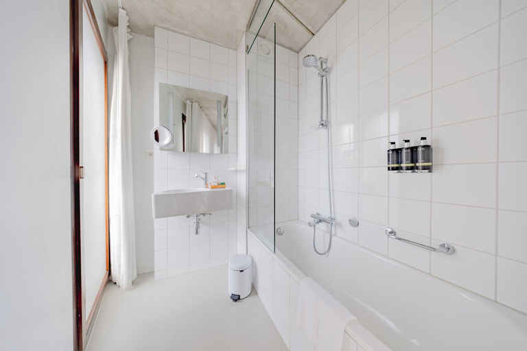 Bathroom 5, BANKS Antwerp, Antwerpen