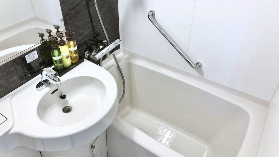 Bathroom 10