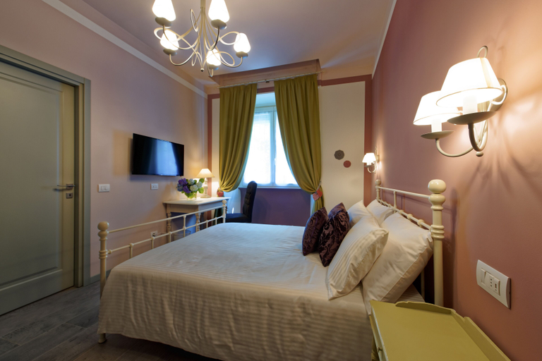 Bedroom 4, White Ribbon, Milano