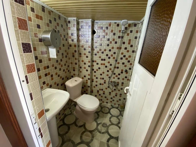 Bathroom, Otel Büyük Doğu, Merkez