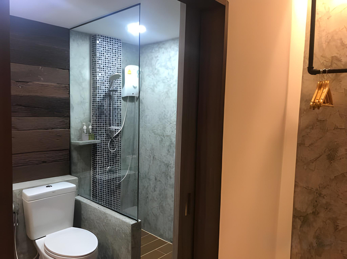 Bathroom 9