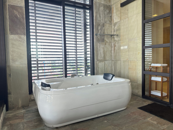 Bathroom 9