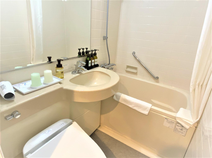 Bathroom 14