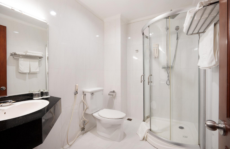 Bathroom 10