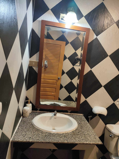 Bathroom 3, Patong Rockshore, Pulau Phuket