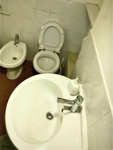 Bathroom, Giovanni Giolitti 177 Termini, Roma