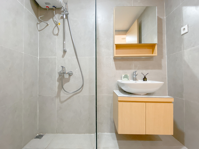 Bathroom 3, Restful and Tidy Studio at Pollux Chadstone Apartment By Travelio, Cikarang