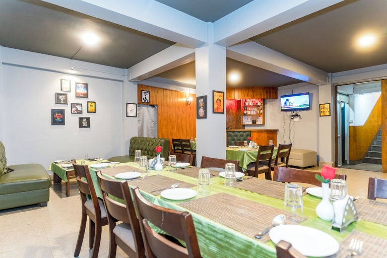 Food & Drinks 5, Sparrow Juniper Tree 2 min walk To Mg Marg, East Sikkim