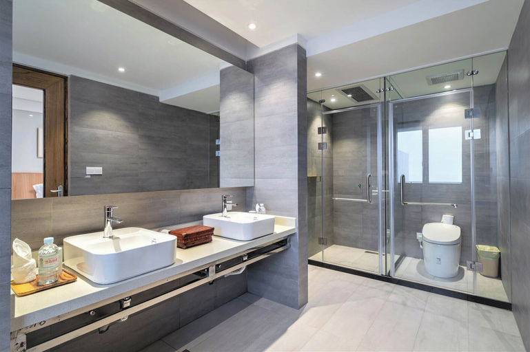 Bathroom 3, Misty Wonderland, Guilin