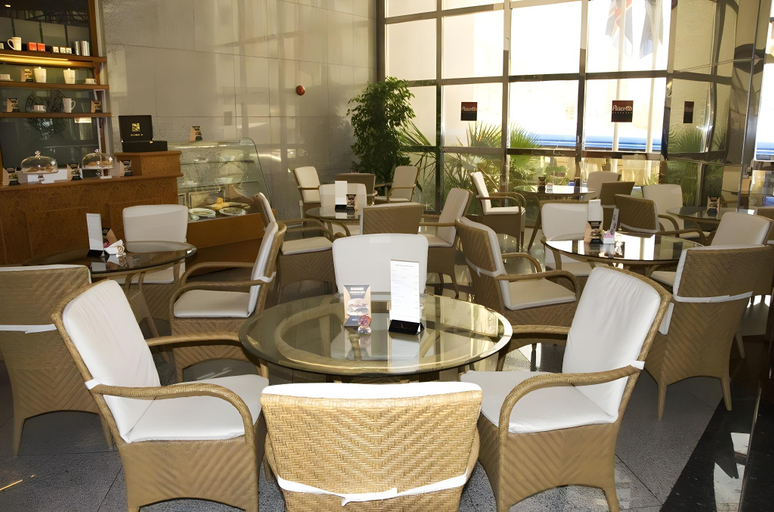 Food & Drinks 5, Aavri Hotel Deira, Dubai, Dubai