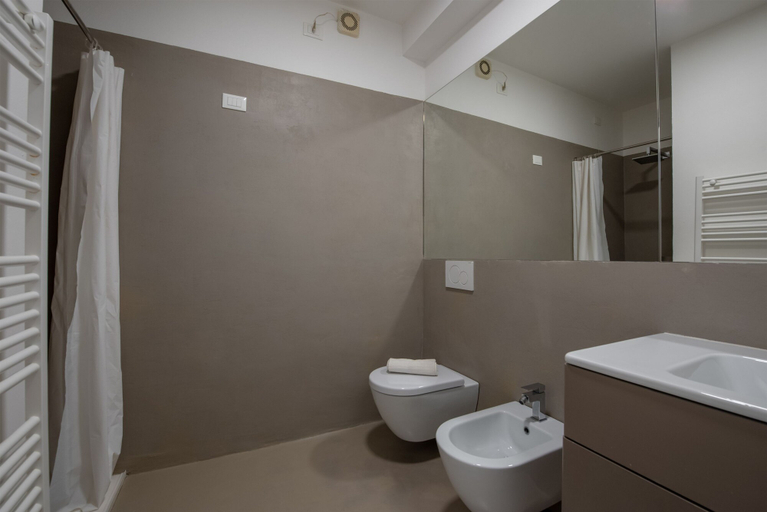 Bathroom 5, Residence Orti 18 in Sal, Brescia