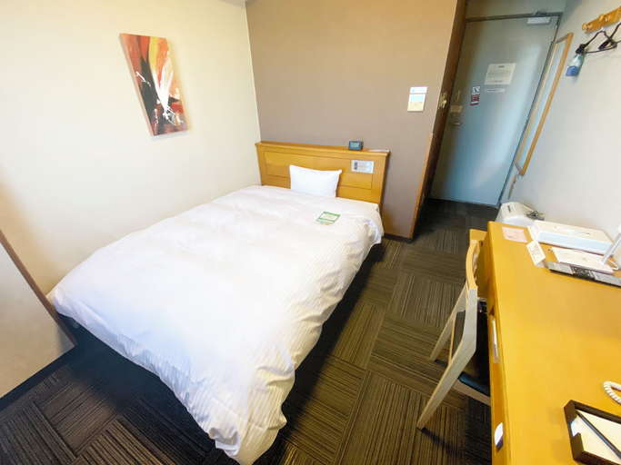 Bedroom 3, Hotel Route-Inn Yokkaichi, Yokkaichi