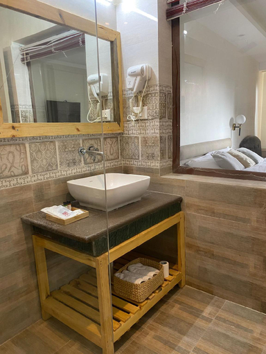 Bathroom 4, Hotel Yarab Tso, Leh
