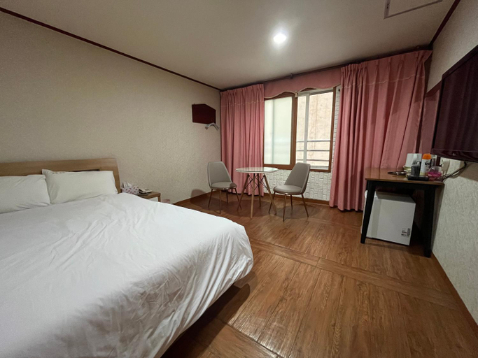 Bedroom 4, Oreum Motel, Jeju