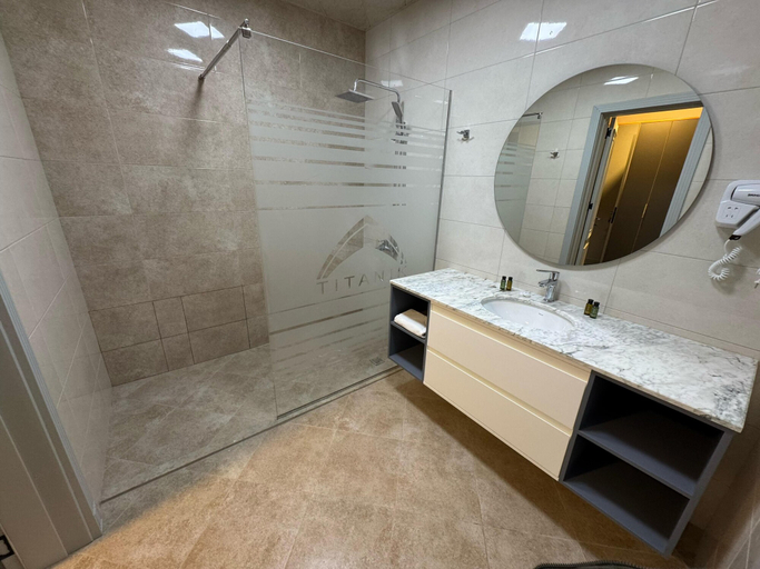Bathroom 4, TITANIK BAKU, Baku