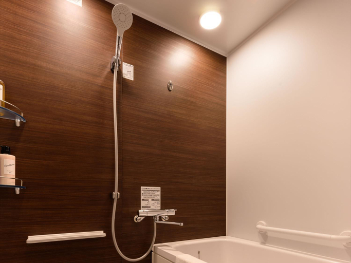 Bathroom 18