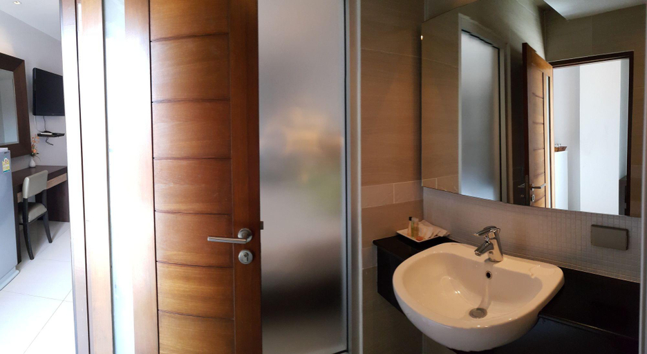 Bathroom 4, April Suites, Pattaya