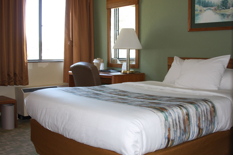 Bedroom 3, Barker's Island Inn Resort, Lake Superior