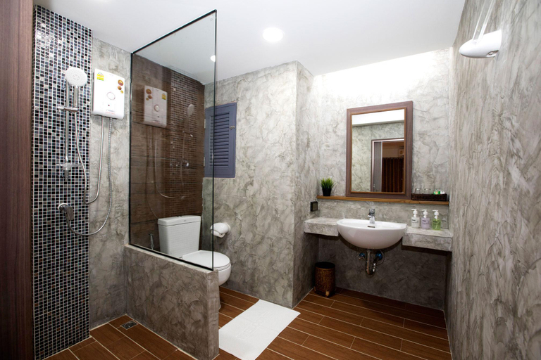 Bathroom 8