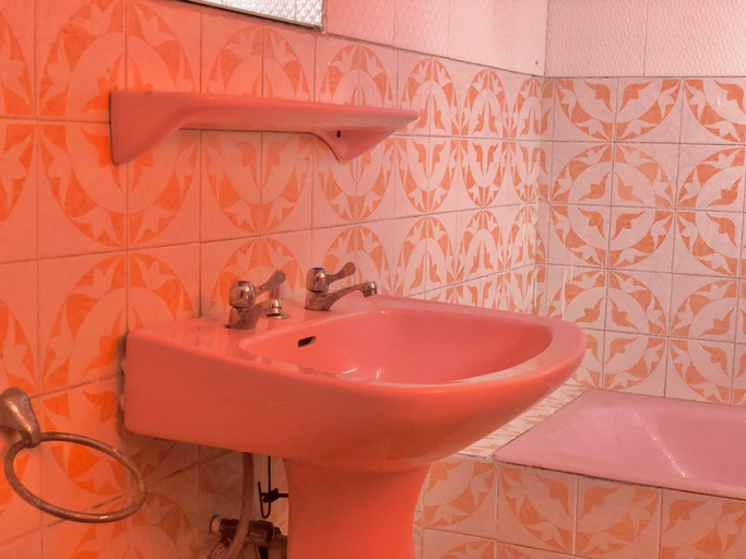 Bathroom 4, Regisgate Hotel, Owerri West