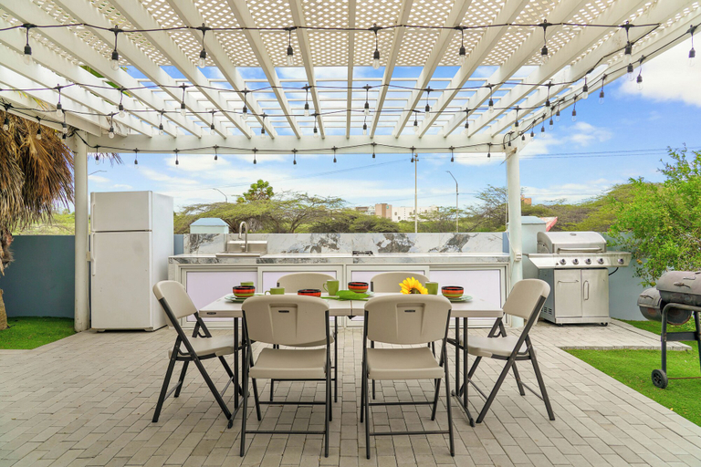 Food & Drinks, Homey Vacation Retreat