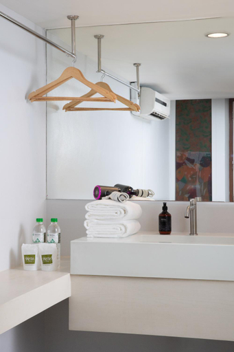 Bathroom 4, Nantra Sukhumvit 39 Hotel, Wattana