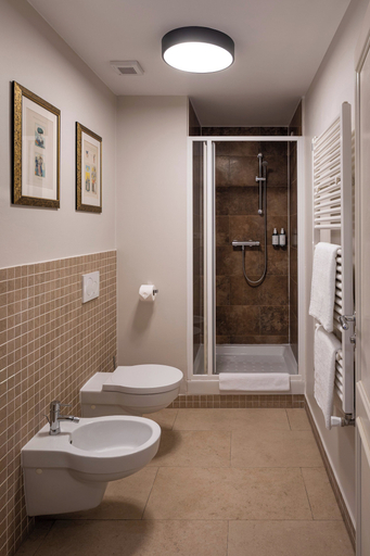Bathroom 3, Hotel Unique, Praha 2