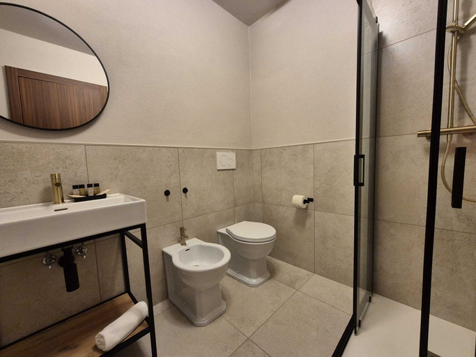 Bathroom 4, Il Bivio, Ferrara