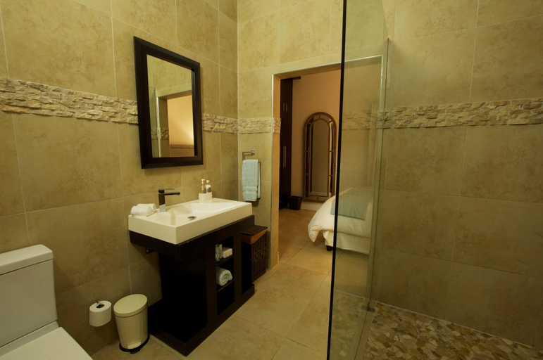 Bathroom 5, Island Way Villa - Luxury Accommodation, Nelson Mandela Bay